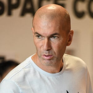 Zinedine Zidane lors de la lecture de la dictée ELA aux élèves de la 6ème F du collège Henri Barnier à Marseille le 18 octobre 2022.