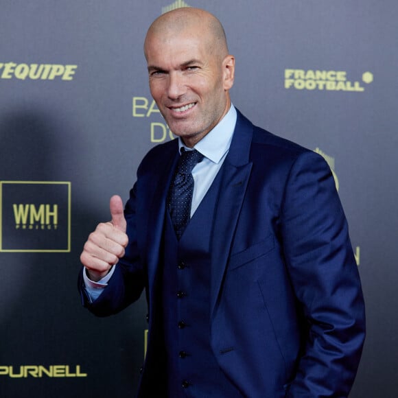 Zinedine Zidane - Photocall de la 66ème cérémonie du Ballon d'Or au Théâtre du Chatelet à Paris le 17 octobre 2022. © Cyril Moreau/Bestimage.