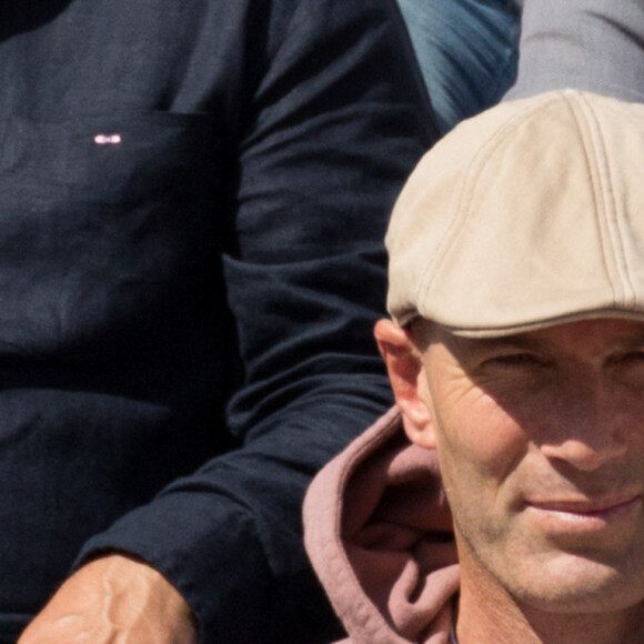 Zinedine Zidane - Les célébrités dans les tribunes lors des Internationaux de France de Tennis de Roland Garros 2022, le 27 mai 2022. © MPP / Bestimage.