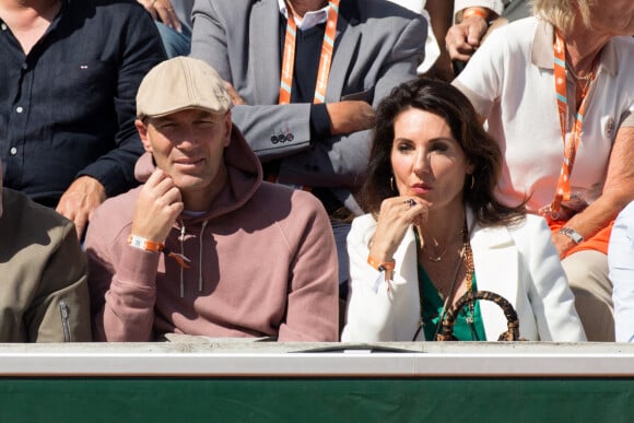 Zinedine Zidane et sa femme Véronique - Les célébrités dans les tribunes lors des Internationaux de France de Tennis de Roland Garros 2022, le 27 mai 2022. © MPP / Bestimage.