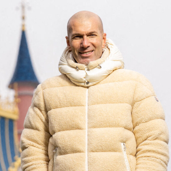 Zinédine Zidane - People au 30ème anniversaire du parc d'attractions Disneyland Paris à Marne-la-Vallée le 5 mars 2022. © Disney via Bestimage.