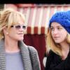 Melanie Griffith fait du shopping avec sa fille Dakota Johnson chez Satine à Los Angeles le 11 février 2010