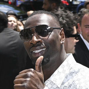 Omar Sy - Arrivées au défilé de mode Homme printemps-été 2023 Louis Vuitton dans la cour Carrée du Louvre à Paris, France, le 23 juin 2022. © Jean-Baptiste Autissier/Panoramic/Bestimage 