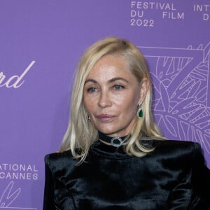 Emmanuelle Béart - Photocall du dîner du 75ème Festival International du Film de Cannes. Le 24 mai 2022 © Olivier Borde / Bestimage 