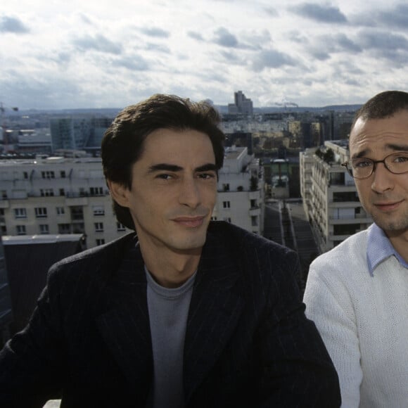 Archives - En France, à Paris, Philippe Vecchi et Alexandre Devoise sur le toit de l'immeuble de CANAL+ le 31 janvier 2000.