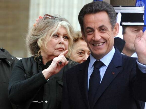 Brigitte Bardot ne mâche pas ses mots lorsqu'elle écrit à Nicolas Sarkozy, le 12 février 2010 !