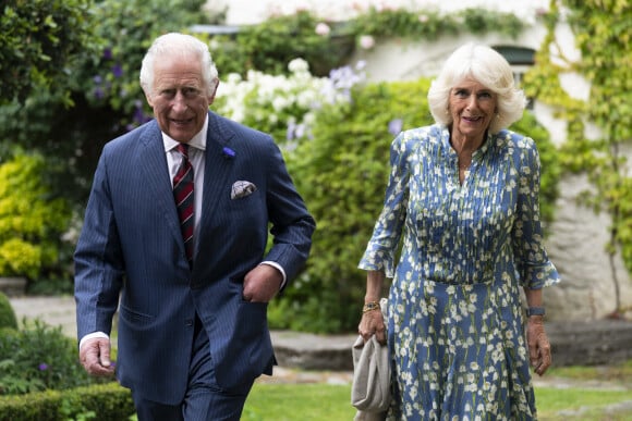 Le prince Charles et Camilla Parker Bowles, duchesse de Cornouailles, lors d'une soirée de musique et de théâtre, célébrant la culture galloise, au domaine de Llwynywermod à Myddfai. Le 5 juillet 2022 