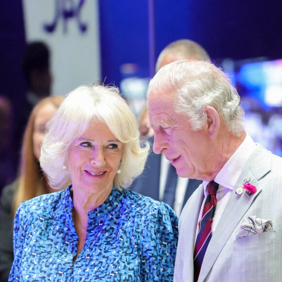Le prince Charles, prince de Galles, et Camilla Parker Bowles, duchesse de Cornouailles, visitent le nouveau siège social de BBC Wales à Cardiff, Royaume Uni, le 5 juillet 2022. 