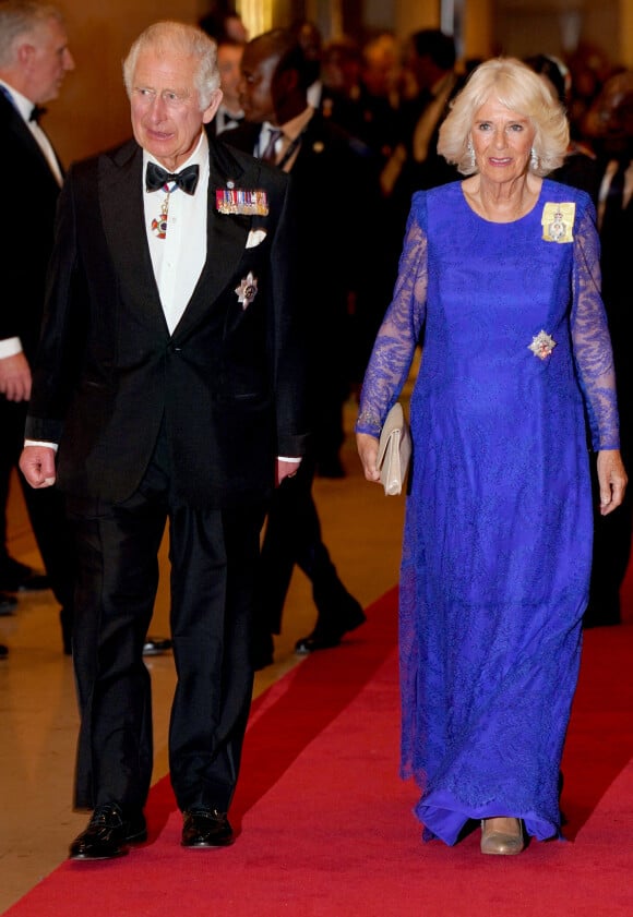 Le prince Charles, prince de Galles, et Camilla Parker Bowles, duchesse de Cornouailles, arrivent au dîner des chefs de gouvernement du Commonwealth à l'hôtel Marriott de Kigali, le 24 juin 2022. 