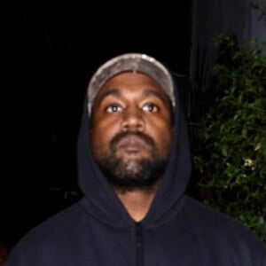 Kanye West se promène dans les rues de Hollywood le 23 octobre 2022. 