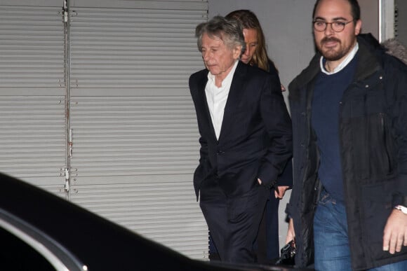 Semi-exclusif - Anne Hommel - Roman Polanski et sa femme Emmanuelle Seigner quittent l'avant-première du film "J'accuse" au cinéma UGC Normandie entourés de 5 gardes du corps à Paris le 12 novembre 2019.