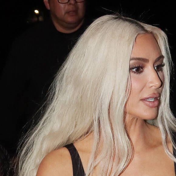 Kim Kardashian avec ses enfants à la sortie d'un match de basketball de sa fille North à Los Angeles, le 21 octobre 2022. 