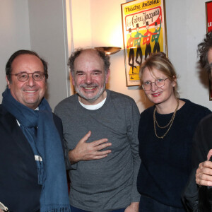 Exclusif - Julie Gayet et son compagnon François Hollande, Jean-Pierre Darroussin, la metteur en scène Anna Novion, Jack Lang et sa femme Monique - Générale de la Pièce "Rimbaud en Feu" au théatre Antoine à Paris le 13 janvier 2022. © Bertrand Rindoff Petroff / Bestimage