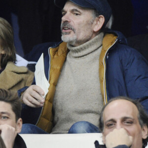 Jean-Pierre Darroussin et sa compagne Anna Novion au match de football de la Coupe de France "OM vs OL" au stade Vélodrome à Marseille. Le 31 janvier 2017 © Eric Etten / Bestimage