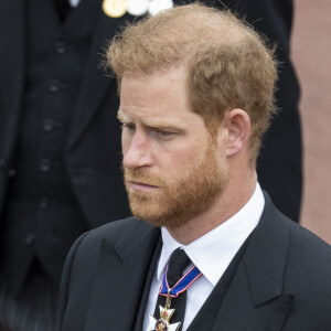 Le prince Harry, duc de Sussex - Procession pédestre des membres de la famille royale depuis la grande cour du château de Windsor (le Quadrangle) jusqu'à la Chapelle Saint-Georges, où se tiendra la cérémonie funèbre des funérailles d'Etat de reine Elizabeth II d'Angleterre. Windsor, le 19 septembre 2022