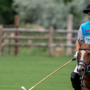 Le prince Harry, duc de Sussex, et son équipe remportent la Coupe du tournoi de polo "Sentebale ISPS Handa Polo Cup" à Carbondale (Colorado), le 25 août 2022. 