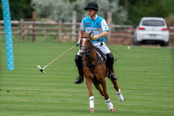 Le prince Harry, duc de Sussex, et son équipe remportent la Coupe du tournoi de polo "Sentebale ISPS Handa Polo Cup" à Carbondale (Colorado), le 25 août 2022. 