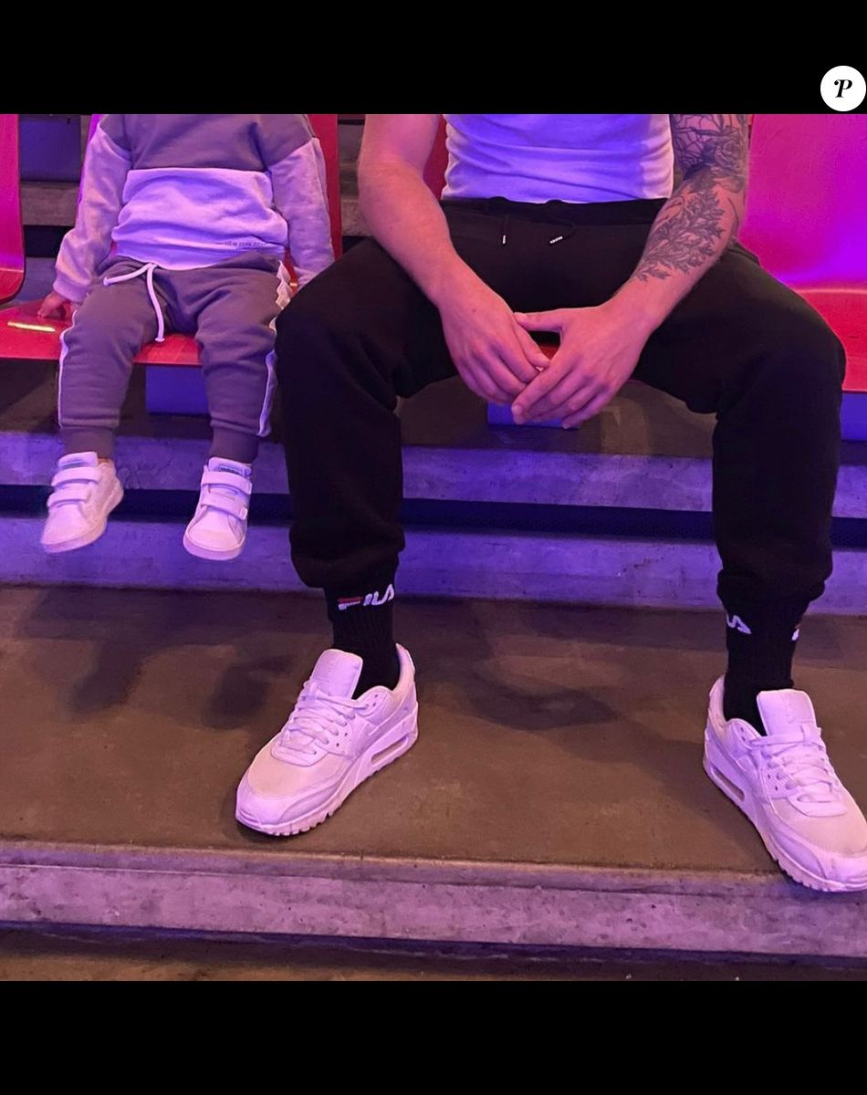 Qui Est La Maman Du Fils De Julien Dore Julien Doré papa : photo de son fils déjà cool et stylé... comme son père !  - Purepeople