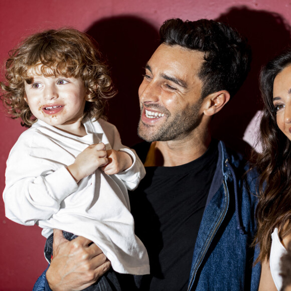 Rachel Legrain-Trapani et son compagnon Valentin Léonard et leur fils Andrea - Backstage lors du défilé d'ouverture du salon du chocolat 2022 à Paris porte de Versailles le 27 octobre 2022. © Veeren / Pierre Perusseau / Bestimage 