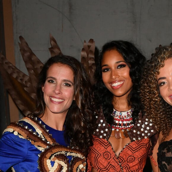 Clémence Botino, Clémence Castel et Anaïs Grangerac - Backstage lors du défilé d'ouverture du salon du chocolat 2022 à Paris porte de Versailles le 27 octobre 2022. © Veeren / Pierre Perusseau / Bestimage 