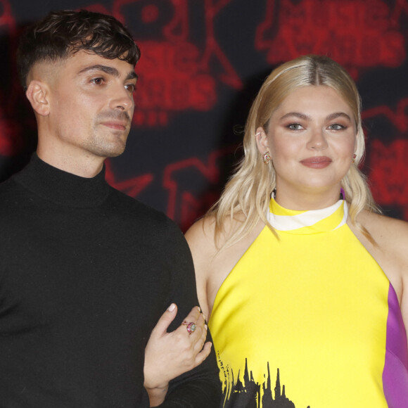 Florian Rossi et sa compagne Louane Emera lors de la 23ème édition des NRJ Music Awards 2021 au Palais des Festivals de Cannes. © Christophe Aubert via Bestimage.