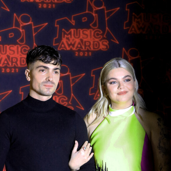 Florian Rossi et sa compagne Louane Emera lors de la 23ème édition des NRJ Music Awards 2021 au Palais des Festivals de Cannes, le 20 novembre 2021. © Dominique Jacovides/Bestimage.