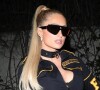 Paris Hilton, déguisée en Agent du FBI, arrive à la soirée d'Halloween de Vas Morgan à Hollywood, États Unis. 