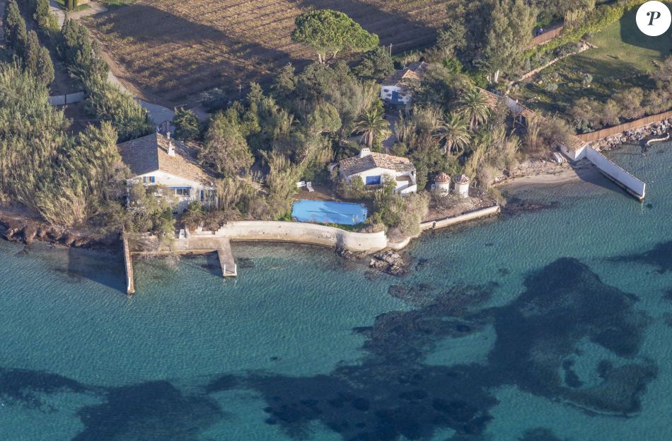 Exclusif - Vue Aérienne De La Madrague, Maison De La Célèbre Actrice ...