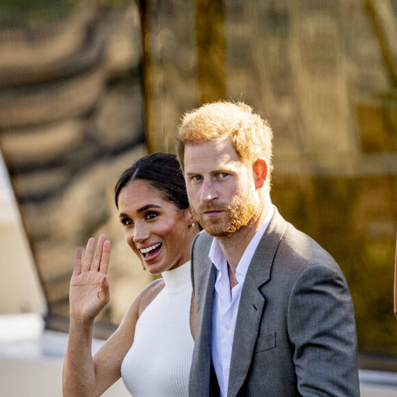 Le prince Harry, duc de Sussex et Meghan Markle, duchesse de Sussex lors d'un excursion en bateau sur le Rhin jusqu'à la Merkur Spiel-Arena dans le cadre de la visite du couple ducal de Sussex pour l'événement 'Invictus Games Düsseldorf - 2023 One Year to Go' à Düsseldorf, Allemagne, le 6 septembre 2022. 