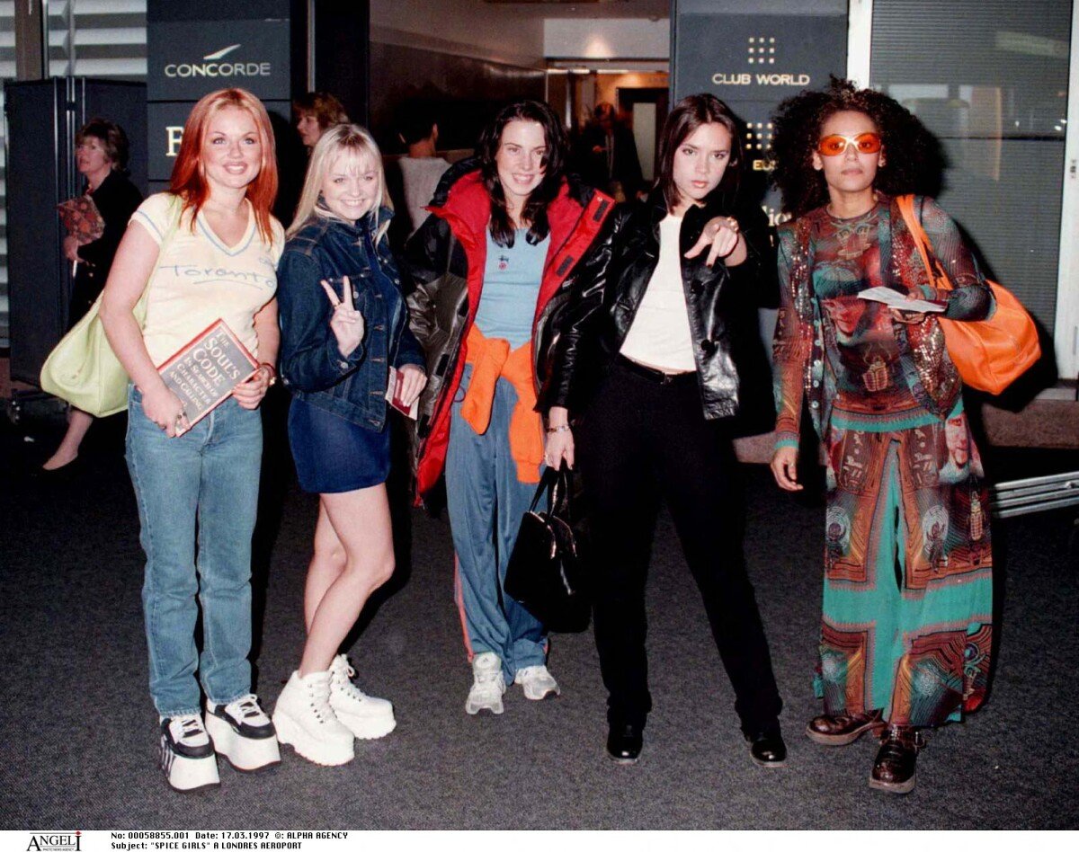 Photo : Geri Halliwell, Emma Bunton, Mel C, Victoria Beckham Et Mel B ...