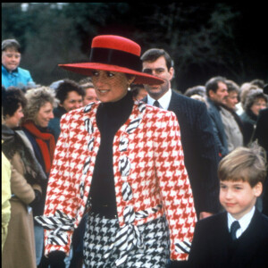 Archives - La princesse Lady Diana et le prince William à Sangrigham. 1990.