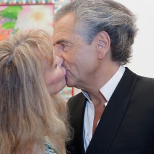 Arielle Dombasle et son mari Bernard-Henri Lévy - Vernissage de l'exposition "Heros" de Pierre et Gilles à la galerie Daniel Templon à Paris le 10 avril 2014. 