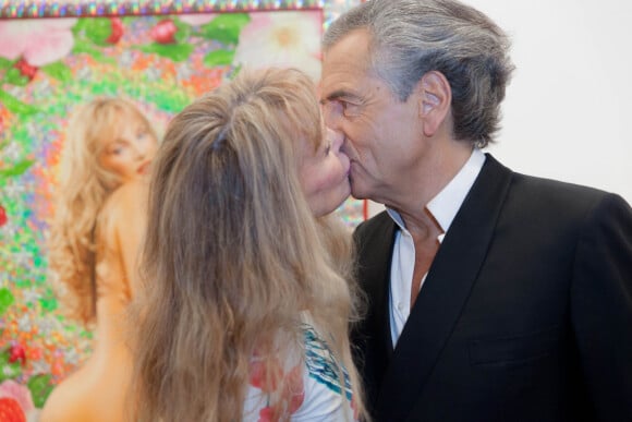 Arielle Dombasle et son mari Bernard-Henri Lévy - Vernissage de l'exposition "Heros" de Pierre et Gilles à la galerie Daniel Templon à Paris le 10 avril 2014. 