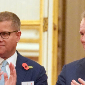 Le roi Charles III d'Angleterre, Alok Sharma et Brian Moynihan - Réception à Buckingham Palace avec des dirigeants mondiaux, des personnalités du monde des affaires, des écologistes et des ONG, à Londres, avant le sommet de la Cop 27. Le 4 novembre 2022. 