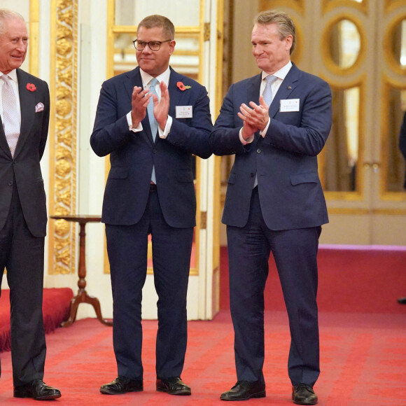 Le roi Charles III d'Angleterre, Alok Sharma et Brian Moynihan - Réception à Buckingham Palace avec des dirigeants mondiaux, des personnalités du monde des affaires, des écologistes et des ONG, à Londres, avant le sommet de la Cop 27. Le 4 novembre 2022. 