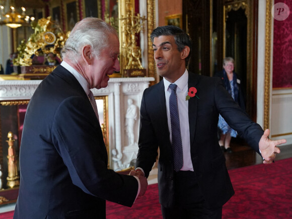 Le roi Charles III d'Angleterre, et le Premier ministre Rishi Sunak - Réception à Buckingham Palace avec des dirigeants mondiaux, des personnalités du monde des affaires, des écologistes et des ONG, à Londres, avant le sommet de la Cop 27. Le 4 novembre 2022. 