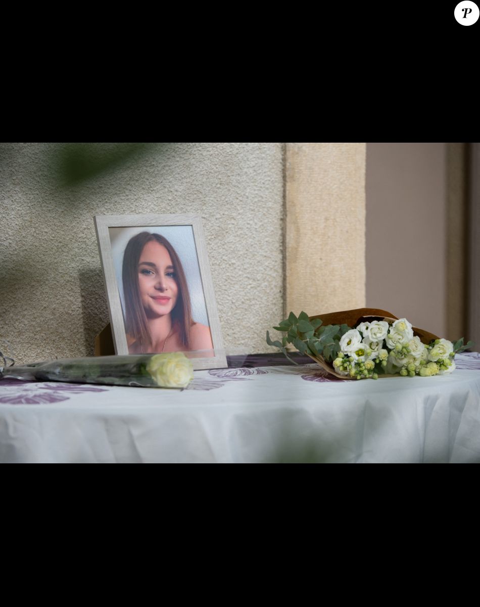 Portrait de Justine Veyrac devant le hall de la mairie de Tauriac, France @ Longerias R/ANDBZ/ABACAPRESS.COM