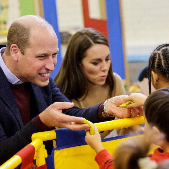 Le prince William, prince de Galles, et Catherine (Kate) Middleton, princesse de Galles, rencontrent le personnel et les usagers des services du Rainbow Centre à Scarborough, le 3 novembre 2022. Rainbow Centre est une organisation qui offre une porte ouverte à la communauté de Scarborough, dans le North Yorkshire, et aide et soutient toute personne dans le besoin.