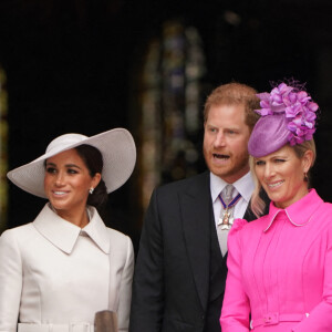 Peter Philips, Le prince Harry, duc de Sussex, et Meghan Markle, duchesse de Sussex Zara Phillips (Zara Tindall), Mike Tindall - Les membres de la famille royale et les invités lors de la messe célébrée à la cathédrale Saint-Paul de Londres, dans le cadre du jubilé de platine (70 ans de règne) de la reine Elisabeth II d'Angleterre. Londres, le 3 juin 2022. 