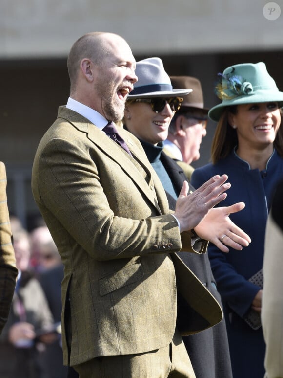 Mike Tindall et Zara Phillips (Tindall) enceinte, au festival Cheltenham le 13 mars 2018. 