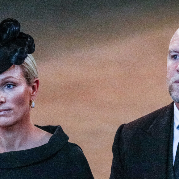 Zara et Mike Tindall - Procession cérémonielle du cercueil de la reine Elisabeth II du palais de Buckingham à Westminster Hall à Londres le 14 septembre 2022. © Photoshot / Panoramic / Bestimage 