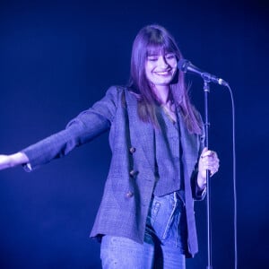 Exclusif - Clara Luciani - XVème gala pour la Fondation Recherche Alzheimer à l'Olympia à Paris le 14 mars 2022. Sous la direction artistique de P. Souchon, des grands noms de la chanson française se mobilisent autour d'un concert sur le thème "2 générations chantent pour la 3ème". L'intégralité des bénéfices de cette soirée servira à financer la recherche sur la maladie d'Alzheimer. © Jack Tribeca/Bestimage 