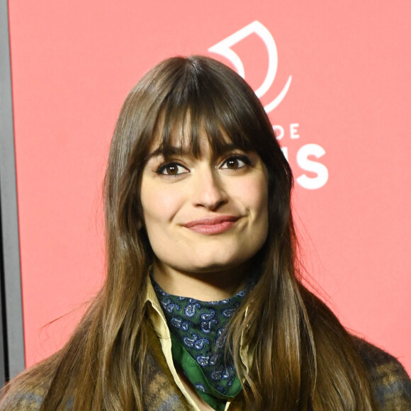 Clara Luciani - La chanteuse Clara.Luciani est la marraine des illuminations des Champs Elysées le 21 novembre 2021. © Coadic Guirec / Bestimage 