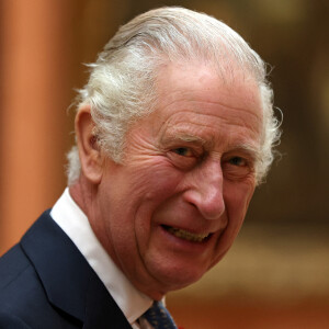 Le roi Charles III d'Angleterre, lors d'une cérémonie commémorant le 50ème anniversaire de la réinstallation des Asiatiques britanniques d'Ouganda au Royaume-Uni à Londres, le 2 novembre 2022.
