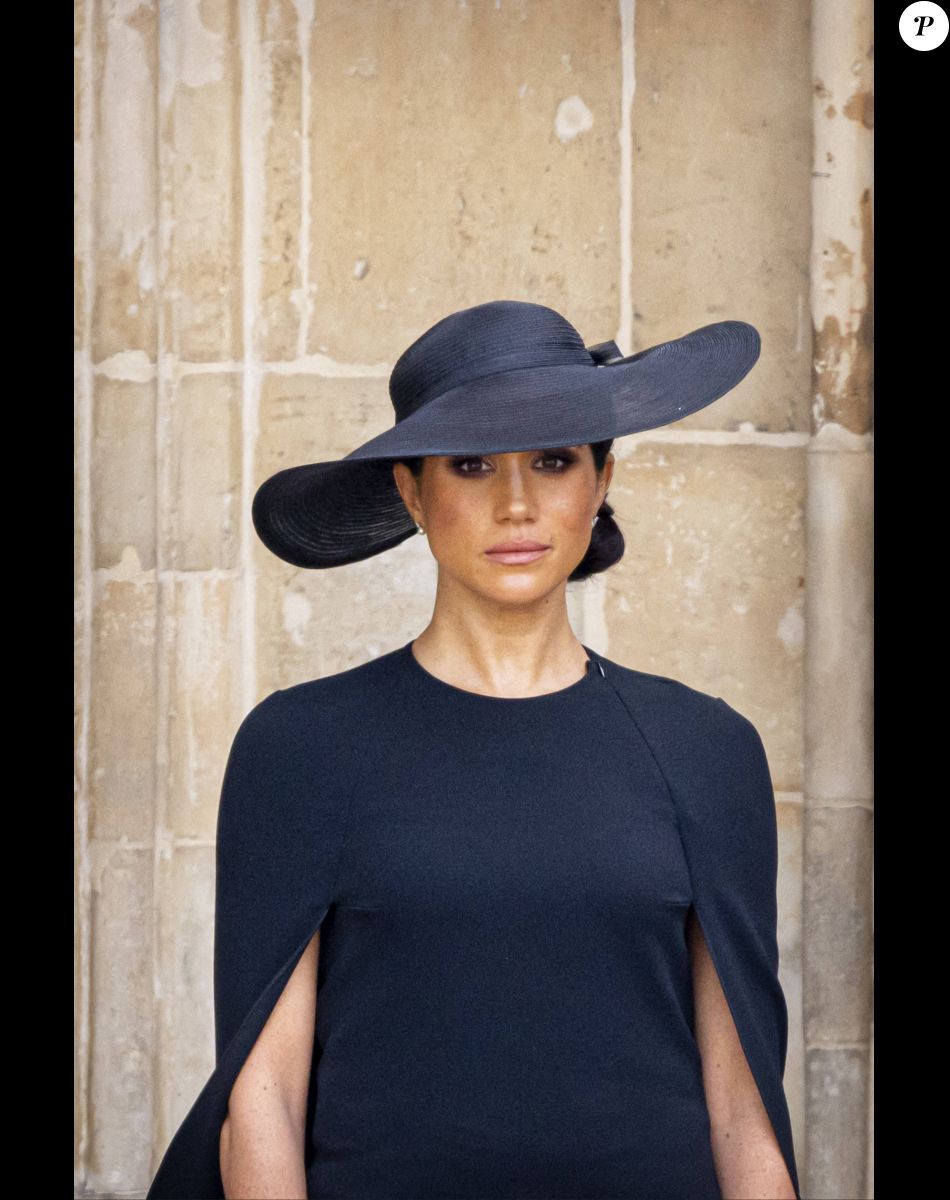 Meghan Markle, duchesse de Sussex - Arrivées au service funéraire à l'Abbaye de Westminster pour les funérailles d'Etat de la reine Elizabeth II d'Angleterre. Le 19 septembre 2022