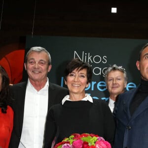 Patricia Houg, Laurence et Pierre Lemarchal (Parents de Grégory Lemarchal) et Nikos Aliagas - Vernissage de l'exposition "L'épreuve du Temps" de Nikos Aliagas au Palais Brongniart à Paris, le 16 janvier 2017. © Dominique Jacovides/Bestimage