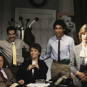 En France, Philippe Bouvard, Pascal Légitimus, Mimie Mathy, Smain et Dorothée sur un plateau le 8 novembre 1983.