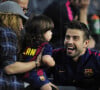 La chanteuse Shakira (enceinte) et son fils Milan sont venus encourager Gerard Piqué et le FC Barcelone au Camp Nou le 18 octobre 2014. 