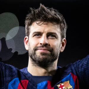 Gérard Piqué joue son dernier match au FC Barcelone, avant sa retraite, face au club d'Almeria (2 - 0) à Barcelone, le 5 novembre 2022. Sur le terrain, le footballeur espagnol de 35 ans a partagé ce moment avec ses enfants, Sasha et Milan. © Imago / Panoramic / Bestimage 