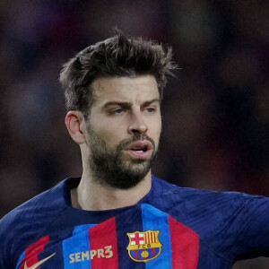 Gérard Piqué joue son dernier match au FC Barcelone, avant sa retraite, face au club d'Almeria (2 - 0) à Barcelone, le 5 novembre 2022. Sur le terrain, le footballeur espagnol de 35 ans a partagé ce moment avec ses enfants, Sasha et Milan.© Imago / Panoramic / Bestimage 